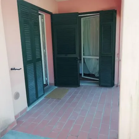 Gina's House With Garden *
